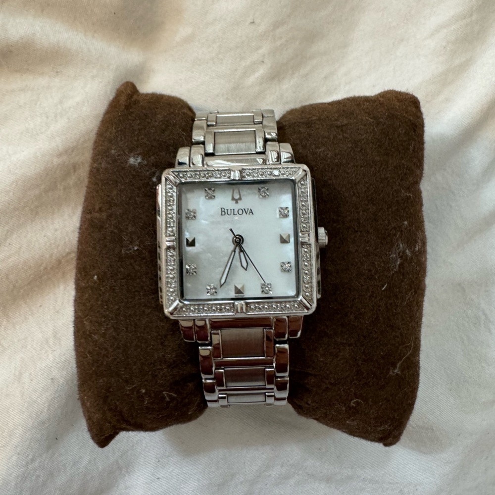 Bulova women’s watch Sport Diamond accent with mother of pearl dial